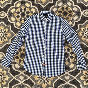 Casual shirt Banana Republic. Slim fit, size small 14-14.5 White and blue